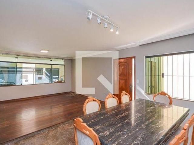 Casa à Venda Jardim Santa Helena, 4 Quartos, 210 m² São Paulo