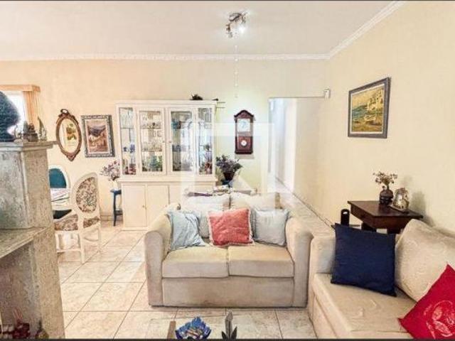 Casa à Venda Jardim, 3 Quartos, 200 m2