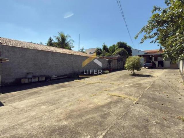 Casa à Venda – Oportunidade em Terreno Amplo de 400m²