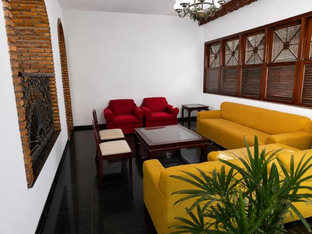 CASA À VENDA OU LOCAÇÃO – JARDIM ARMAÇÃO | SALVADOR