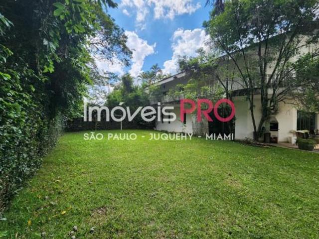 Casa a venda ou locacao ao lado do Hospital Einstein Morumbi,950m2, piscina, quadra,4 dorms,3 suites