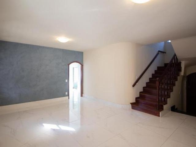 Casa à Venda Ouro Preto, 6 Quartos, 700 m2
