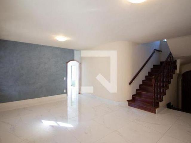 Casa à Venda Ouro Preto, 6 Quartos, 700 m² Belo Horizonte