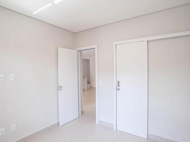Casa à Venda Ouro Preto, 3 Quartos, 320 m2