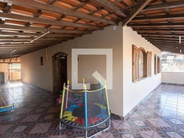 Casa à Venda Lindéia, 3 Quartos, 584 m² Contagem