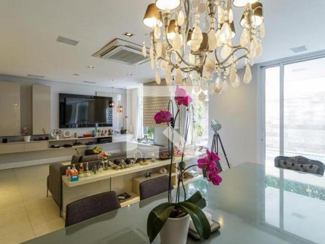 Casa à Venda Moema, 3 Quartos, 300 m2
