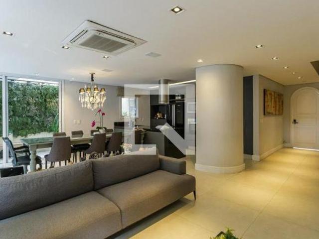 Casa à Venda Moema, 3 Quartos, 300 m² São Paulo