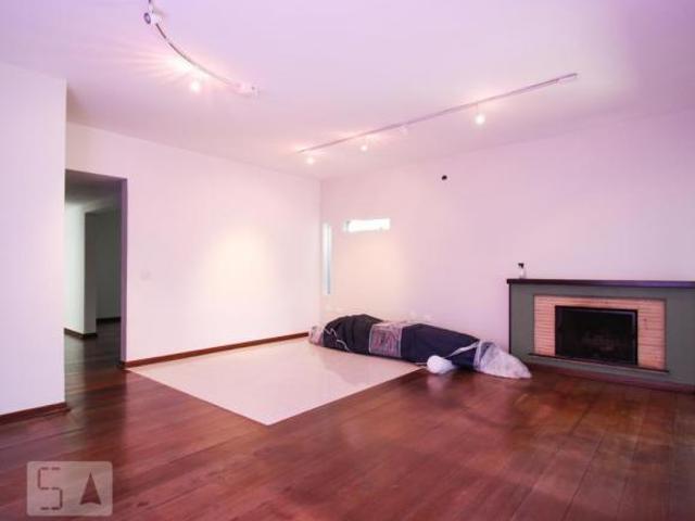 Casa à Venda Moema, 4 Quartos, 350 m² São Paulo