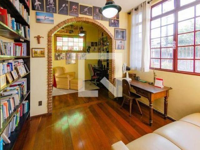 Casa à Venda Minas Brasil, 4 Quartos, 250 m² Belo Horizonte