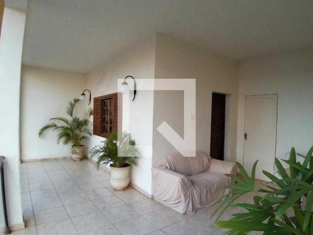 Casa à Venda Novo Glória, 3 Quartos, 203 m2