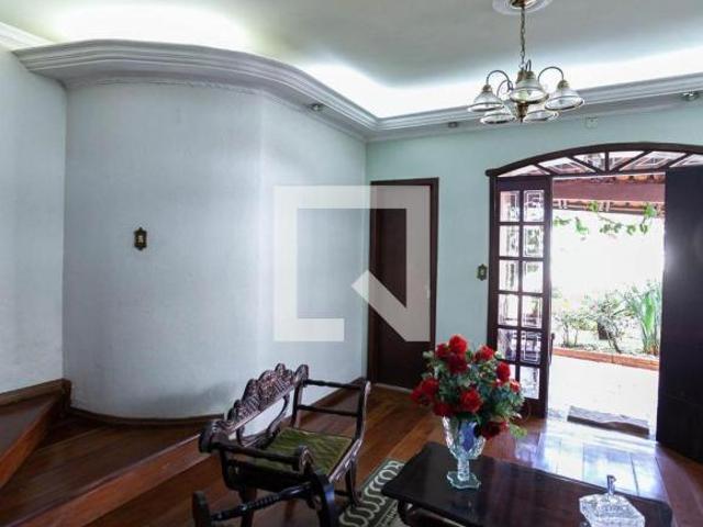 Casa à Venda Novo Glória, 3 Quartos, 360 m2