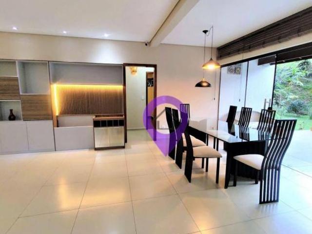 Casa à venda no condomínio Gran Royalle em Pouso Alegre/MG. 280m² construídos, 3 suítes, 4 vagas, pi