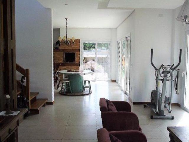 Casa à venda no condomínio Mirante do Lago no bairro Hípica na zona sul de Porto Alegre