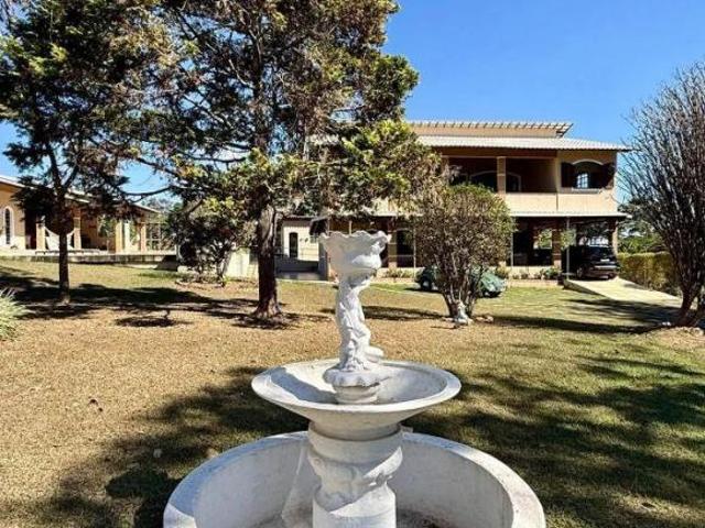 Casa à venda no Condomínio Nossa Fazenda em Esmeraldas MG
