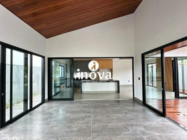 Casa a venda no Condomínio Portal do Lago, em Rifaína