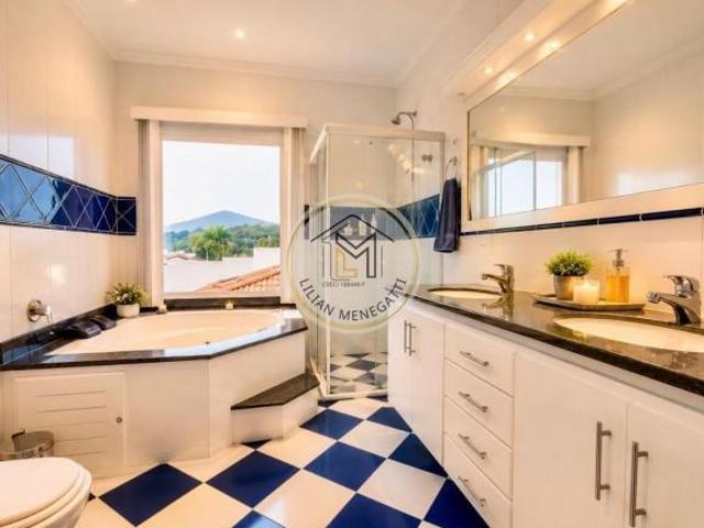 Casa à Venda no Condomínio Quinta da Malota Jundiaí com 4 Dormitórios Piscina Climatizada e Energia
