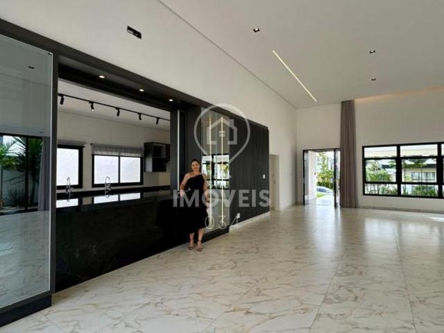 Casa à Venda no Condomínio Riviera do Lago em Araxá MG