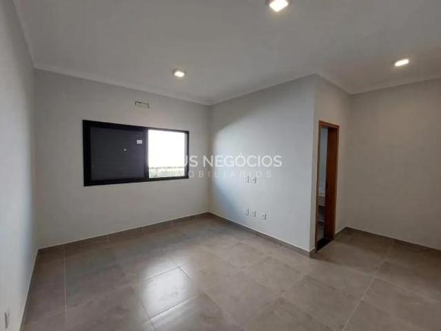 Casa à Venda no Condomínio Saint Charbel, Araçoiaba da Serra: 4 Dormitórios, 4 Suítes, 360m² de Área