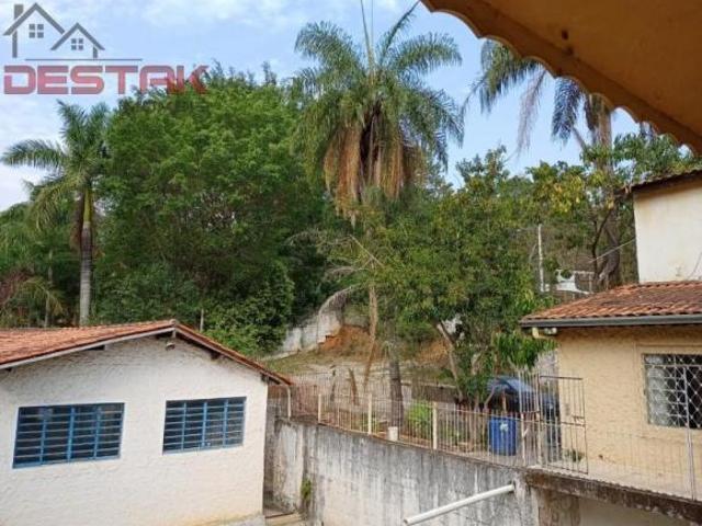 Casa a Venda no Caxambu, imóvel em amplo terreno com fins comerciais ou residenciais