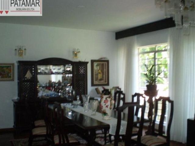 Casa à venda no Caxingui com 3 suítes e 4 vagas de garagem