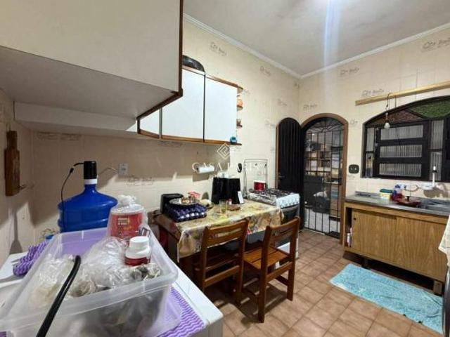 Casa à venda no Caiçara, Praia Grande, com 2 dorms. 1 suíte e churrasqueira