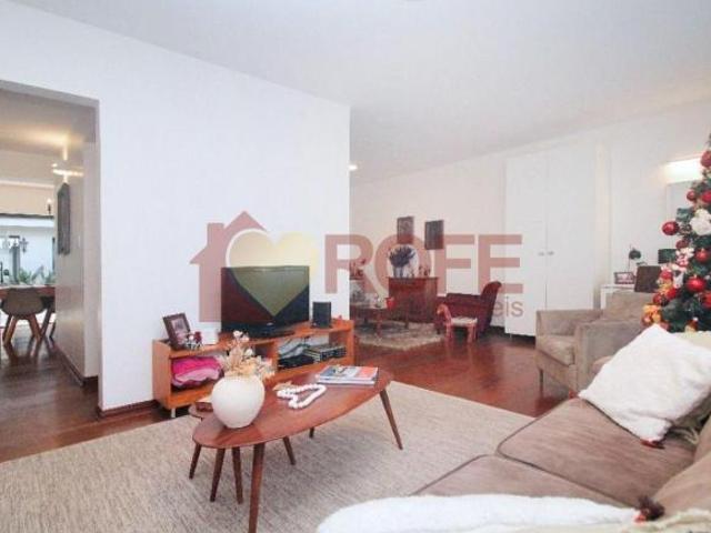 Casa à venda no Campo Belo 339m², 4 dormitórios, rua tranquila e localização privilegiada