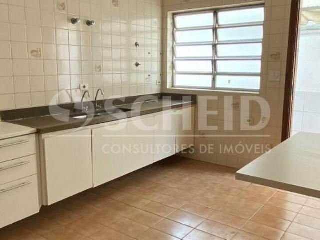 Casa à Venda no Campo Belo 3 Suítes, 4 Vagas e Excelente Localização