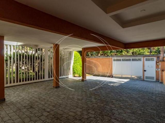 CASA À VENDA NO CAMPO BELO COM 380m² de área útil e 750m² de terreno. 5 VAGAS DE GARAGEM
