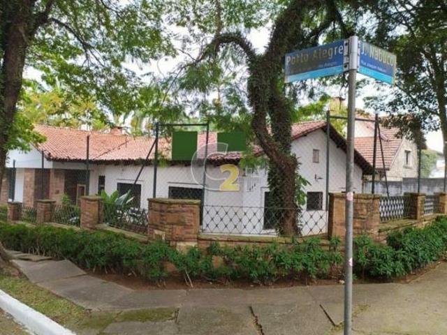 Casa à venda no Campo Belo com 4 quartos, até 8 vagas e 380 m² em terreno de 1.050 m²