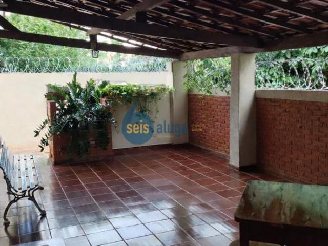 Casa à venda no Centro de Matão: 293m², 4 dormitórios, 2 banheiros e ótimo pr.