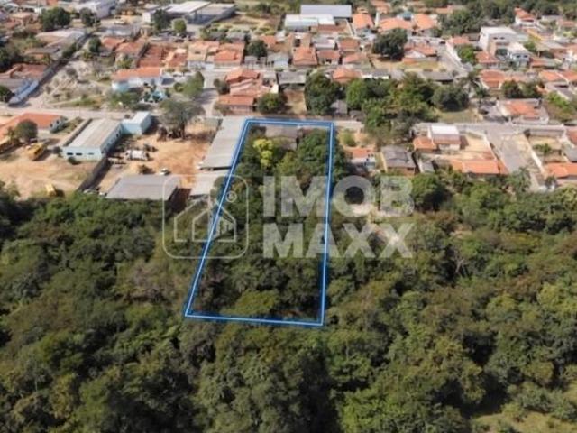 Casa à venda no Centro de Mimoso de Goiás | 3000m²