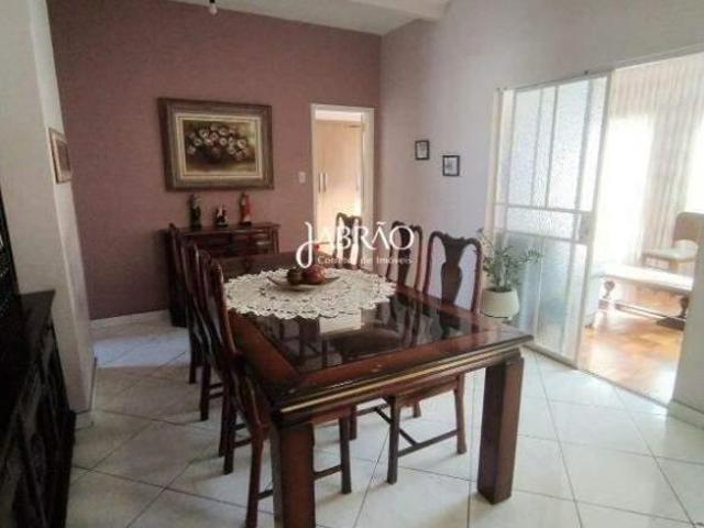 Casa a venda no Centro de Barbacena, MG