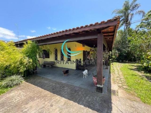 Casa à venda no Centro de Bertioga SP com 3 quartos, 1 sala, 2 banheiros, 5 vagas e 930m2 de terreno