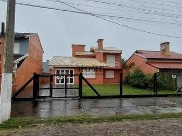 Casa à venda no centro de Imbé