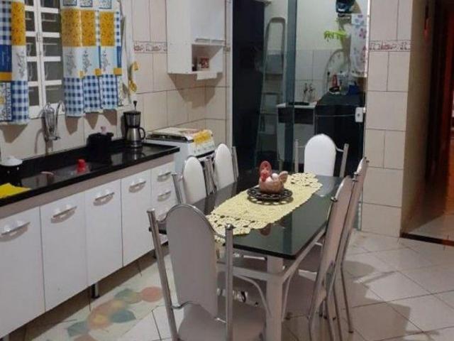 Casa à venda no Centro de Iperó SP: 2 quartos, 1 suíte, 103m²!