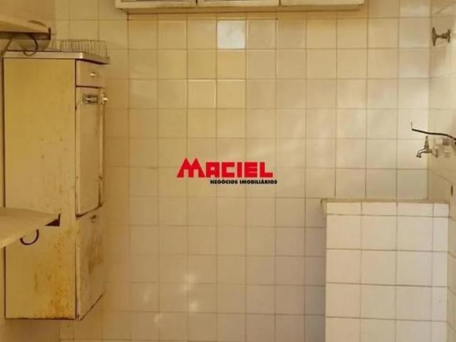 CASA A VENDA NO CENTRO DE JACAREÍ COM 3 DORMITÓRIOS