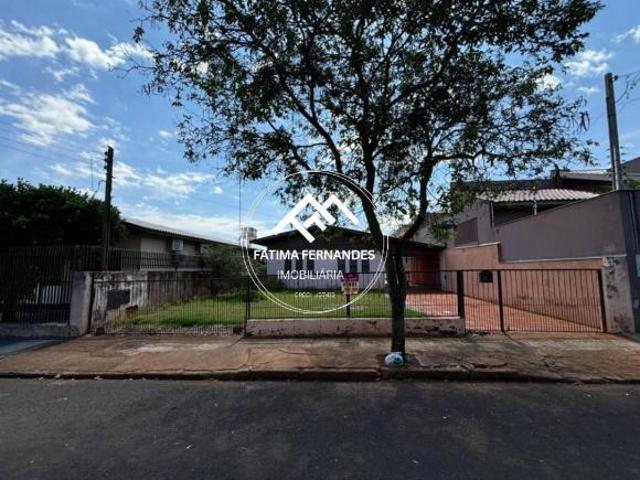 Casa à venda no Centro de Sertanópolis PR