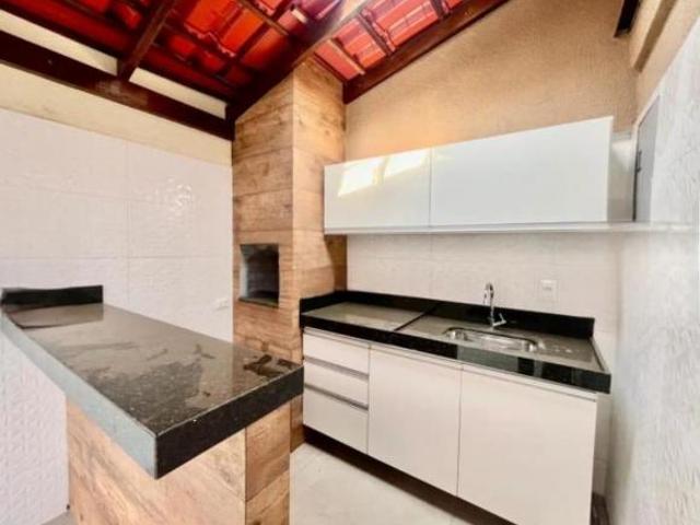 CASA Á VENDA NO CENTRO DE VENDA NOVA