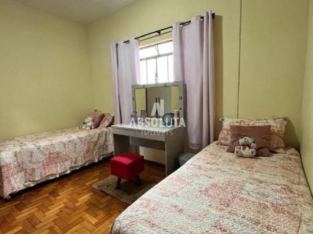 Casa à venda no Centro – 3 quartos, quintal e cobertura