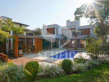 Casa à venda no Alto da Boa Vista com 1.200m² terreno 4 suítes, área gourmet, piscina, 8 vagas