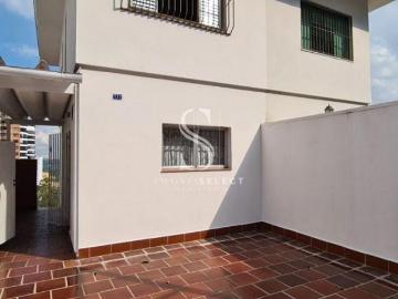 Casa à venda no Alto de Pinheiros com 3 dormitórios, 2 banheiros, 2 vagas de garagem Casa à venda no