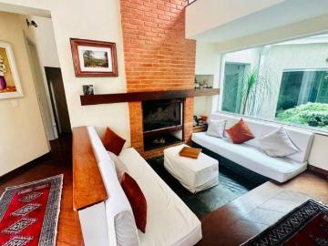 Casa à Venda no Alphaville 02 com 636 m² de Terreno e Ambientes Amplos