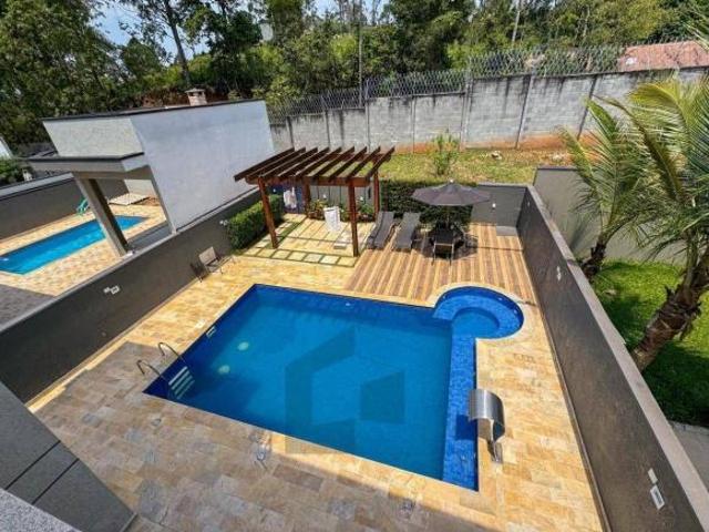 Casa a venda no Aruã Brisas Mogi das Cruzes | 3 suítes | Quintal amplo