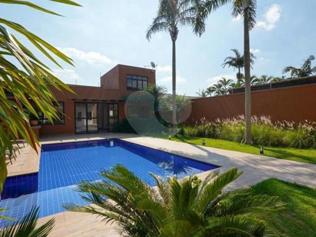 Casa à venda no Bolsão de Interlagos Porteira Fechada 695 m² de terreno Aproximadamente 500 m² de ár