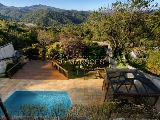 Casa à Venda no Bosque do Jambreiro, Nova Lima/MG — 629m², 5 Quartos, Piscina e Vista para as Montan