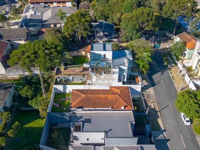 Casa à venda no Batel – 400m², 7 dormitórios, 6 su