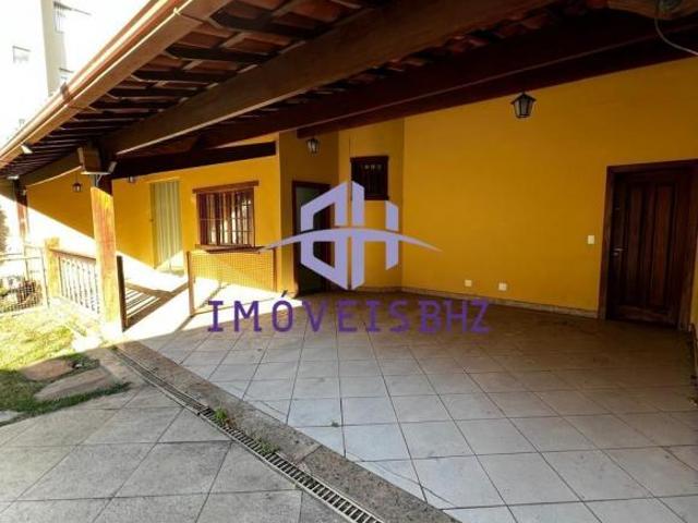Casa a venda no bairro Ouro Preto, terreno de 720 m²