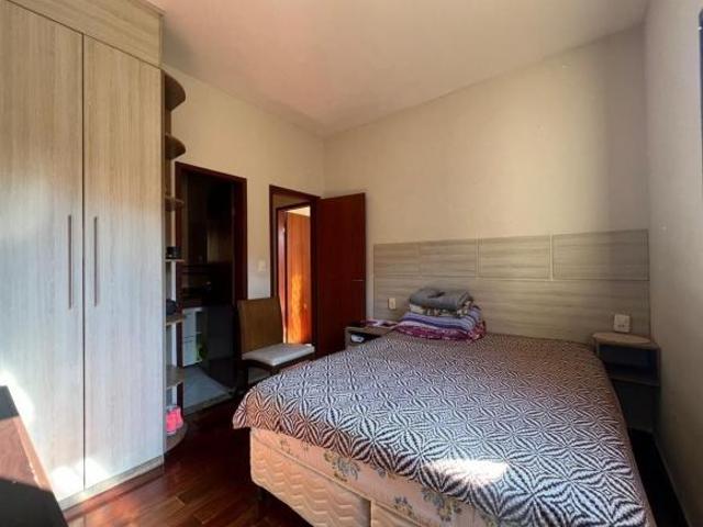 Casa à venda no bairro Arcádia