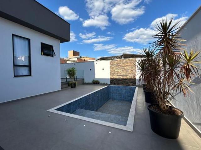 Casa à venda no bairro Arcádia com 3 quartos
