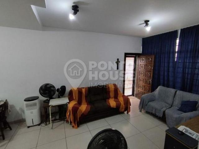 Casa à venda no bairro Bosque da Saúde, 2 dormitórios, 2 salas e 2 vagas